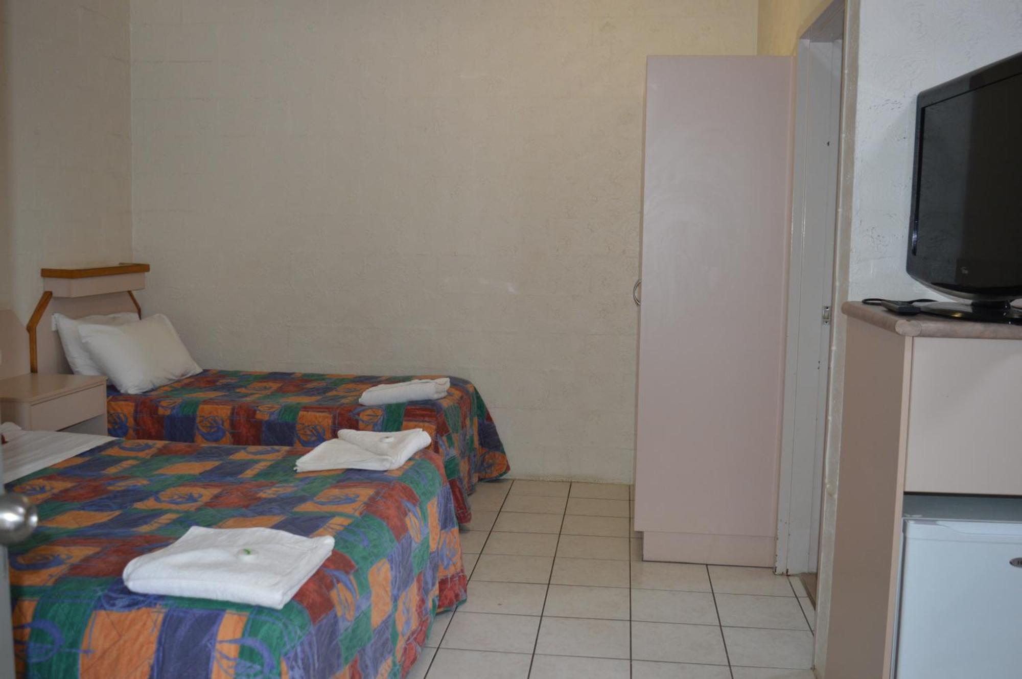 Mid City Motor Inn Гладстон Номер фото