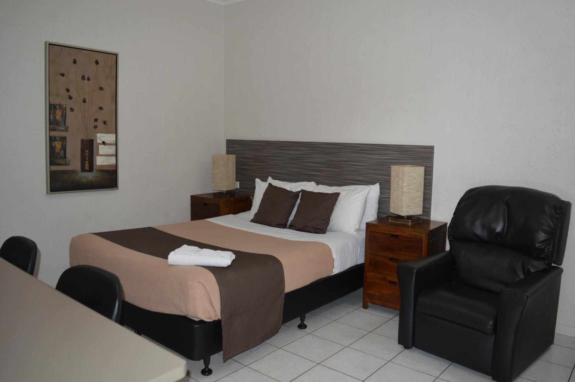 Mid City Motor Inn Гладстон Номер фото